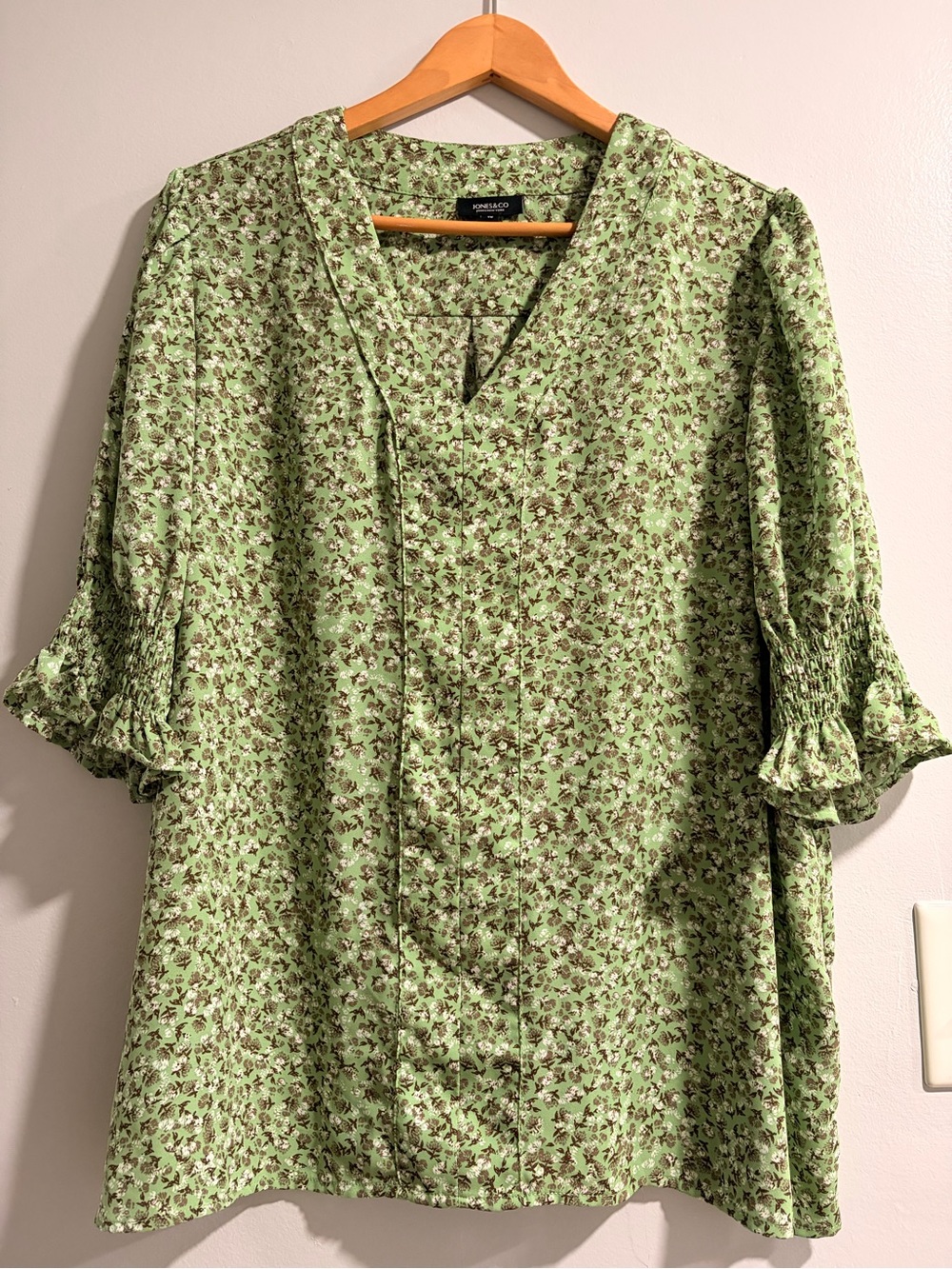Kensie Light Green Floral V-Neck Smocked-Sleeve Blouse